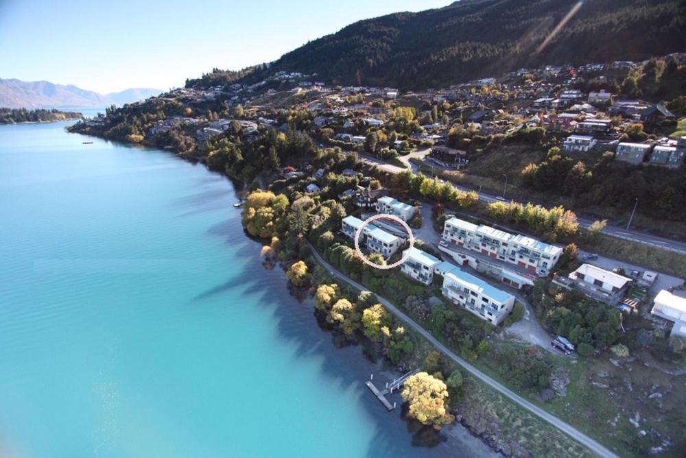 Huge Lakefront Delight - Queenstown Holiday Home Eksteriør billede