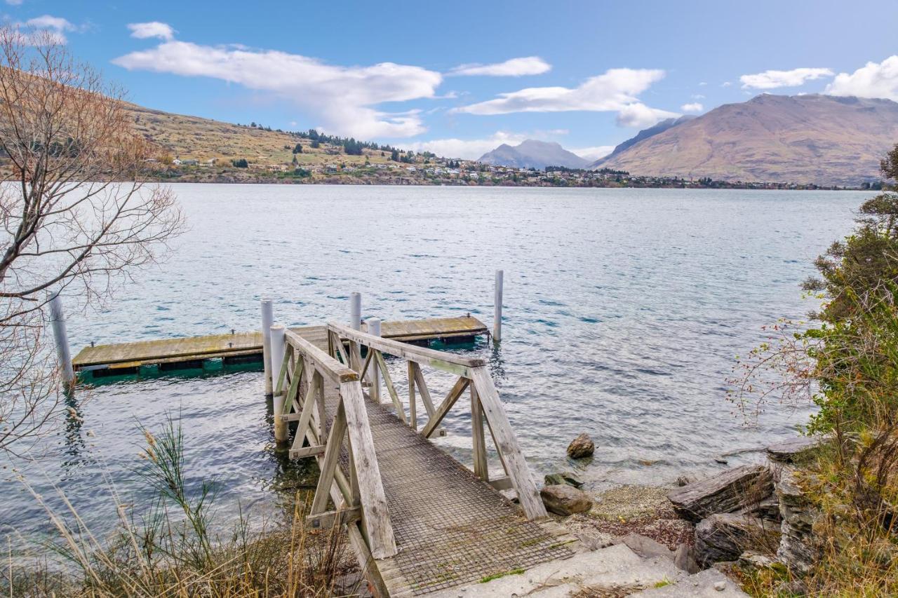 Huge Lakefront Delight - Queenstown Holiday Home Eksteriør billede