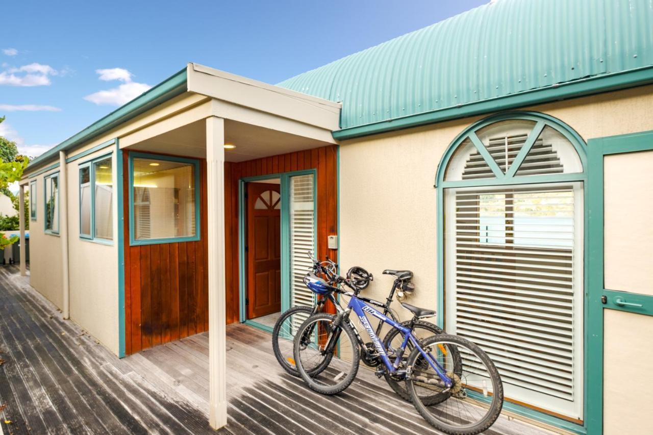 Huge Lakefront Delight - Queenstown Holiday Home Eksteriør billede