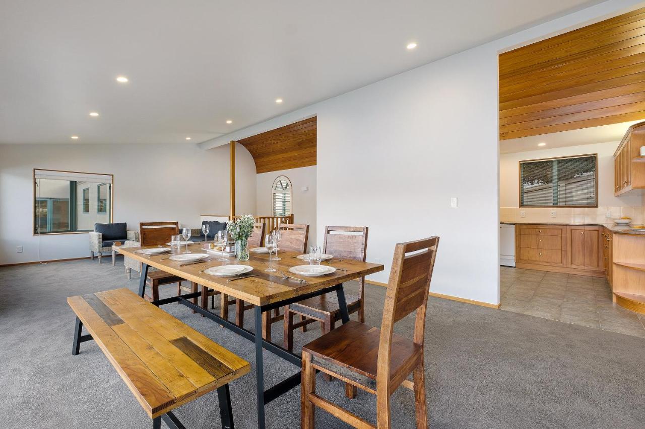 Huge Lakefront Delight - Queenstown Holiday Home Eksteriør billede