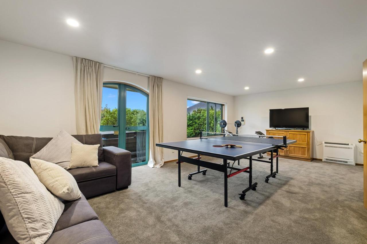 Huge Lakefront Delight - Queenstown Holiday Home Eksteriør billede